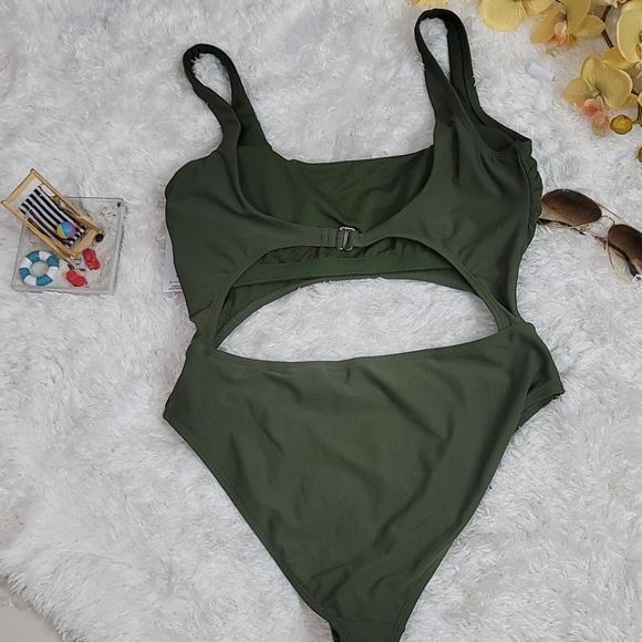 *** Sold *** Hurley One Piece Cutout Monokini Swimsuit - Picture 6 of 10